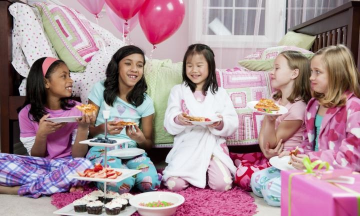 Eğlenceli Pijama Partisi Nasıl Yapılır (Genç Kızlar için)